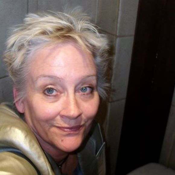 Meet your Posher, Dee - Picture 1 of 1